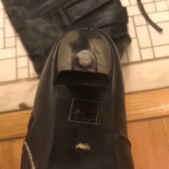 Black slightly over the knee boot - Picture 3 of 6